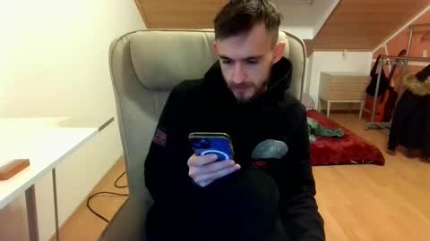 Snapshot of _v_l_a_d_ chatting on February 7, 2025, 4:56 pm Vlad online show from February 7, 2025, 4:56 pm