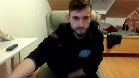 Snapshot of _v_l_a_d_ chatting on February 14, 2025, 8:37 pm Vlad online show from February 14, 2025, 8:37 pm