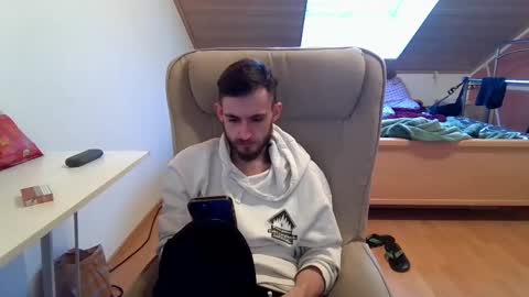 Snapshot of _v_l_a_d_ chatting on February 17, 2025, 4:15 pm Vlad online show from February 17, 2025, 4:15 pm