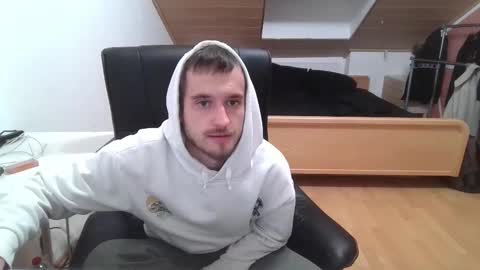 Snapshot of _v_l_a_d_ chatting on October 16, 2025, 5:47 pm Vlad online show from October 16, 2025, 5:47 pm