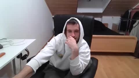 Snapshot of _v_l_a_d_ chatting on October 18, 2025, 10:21 pm Vlad online show from October 18, 2025, 10:21 pm