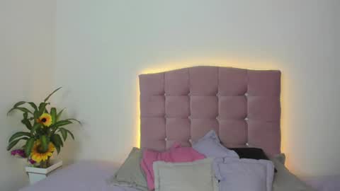 Snapshot of _valediaz__ chatting on December 9, 2024, 5:30 pm Vale online show from December 9, 2024, 5:30 pm