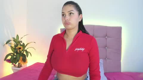 Snapshot of _valediaz__ chatting on February 3, 2025, 5:56 pm Vale online show from February 3, 2025, 5:56 pm