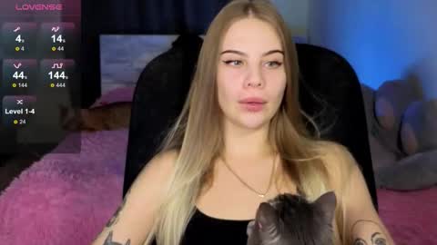 Snapshot of _wednesday_addams_ chatting on October 13, 2025, 9:42 am Vera online show from October 13, 2025, 9:42 am