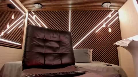  white fox  online show from February 20, 2025, 8:28 am