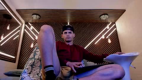  white fox  online show from March 10, 2025, 11:32 am