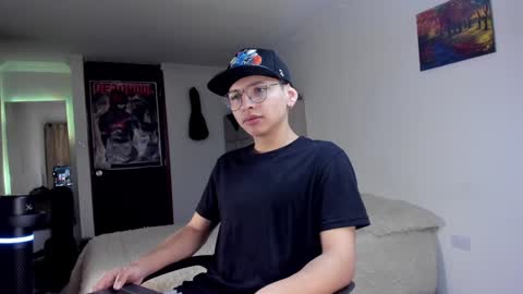 Snapshot of a_lejandro_08 chatting on December 7, 2024, 8:22 am alejo online show from December 7, 2024, 8:22 am