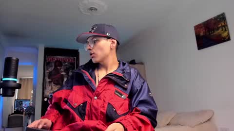 Snapshot of a_lejandro_08 chatting on December 7, 2024, 8:49 pm alejo online show from December 7, 2024, 8:49 pm