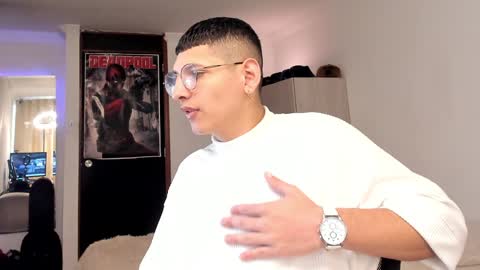 Snapshot of a_lejandro_08 chatting on December 22, 2024, 7:52 pm alejo online show from December 22, 2024, 7:52 pm