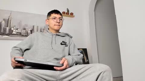 Snapshot of a_lejandro_08 chatting on March 6, 2025, 2:41 am alejo online show from March 6, 2025, 2:41 am