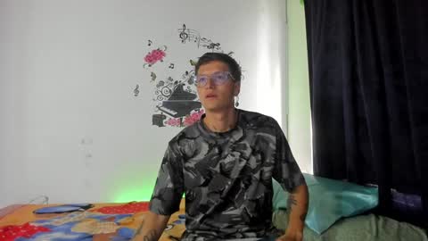 Snapshot of a_sexy_couple__ chatting on December 30, 2024, 12:42 pm A Sexy Couple online show from December 30, 2024, 12:42 pm