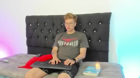 Snapshot of a_sexy_couple__ chatting on October 2, 2025, 7:43 pm A Sexy Couple online show from October 2, 2025, 7:43 pm