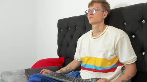 Snapshot of a_sexy_couple__ chatting on October 5, 2025, 9:13 pm A Sexy Couple online show from October 5, 2025, 9:13 pm