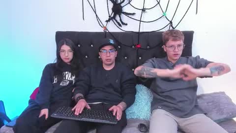 Snapshot of a_sexy_couple__ chatting on October 17, 2025, 4:20 pm A Sexy Couple online show from October 17, 2025, 4:20 pm