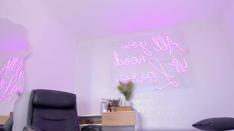 Snapshot of abby_me chatting on December 17, 2024, 2:55 pm A B B Y online show from December 17, 2024, 2:55 pm