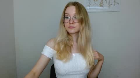 Snapshot of abbymoore__ chatting on September 9, 2025, 9:31 am Abby Lovense is active online show from September 9, 2025, 9:31 am