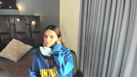 Snapshot of abbywathson chatting on September 18, 2025, 8:22 pm A B B Y online show from September 18, 2025, 8:22 pm