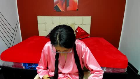 Snapshot of abrillee1 chatting on December 6, 2024, 12:45 am ABRIL online show from December 6, 2024, 12:45 am