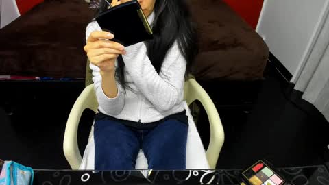 Snapshot of abrillee1 chatting on December 13, 2024, 7:43 pm ABRIL online show from December 13, 2024, 7:43 pm