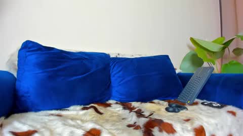 Snapshot of ackerman_eren_ chatting on February 6, 2025, 1:43 pm R. online show from February 6, 2025, 1:43 pm