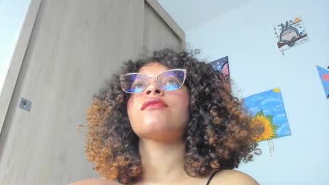 Snapshot of ada_gales_ chatting on September 26, 2025, 5:22 am Isa online show from September 26, 2025, 5:22 am