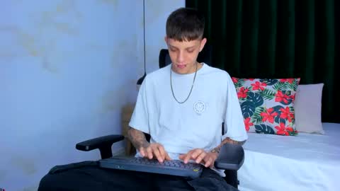 Snapshot of adam_hard_ chatting on February 5, 2025, 7:53 pm Adam online show from February 5, 2025, 7:53 pm