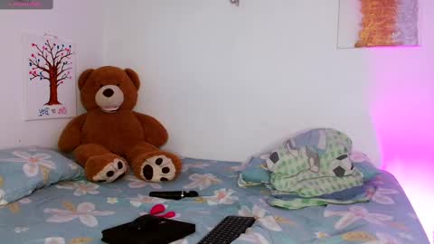 Snapshot of adams_niki chatting on February 15, 2025, 8:01 pm ADAMS Y NIKI online show from February 15, 2025, 8:01 pm