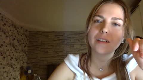 addicta_vera online show from October 22, 2025, 5:34 pm
