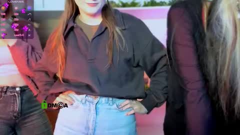 Snapshot of adeli_di chatting on November 12, 2025, 12:27 pm all three for u online show from November 12, 2025, 12:27 pm