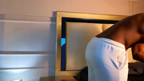 Snapshot of adonisknigh chatting on January 22, 2025, 1:00 pm Adonis Knight  online show from January 22, 2025, 1:00 pm