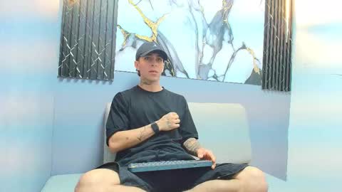 Snapshot of aethon_noir chatting on November 6, 2025, 3:02 pm AETHON online show from November 6, 2025, 3:02 pm