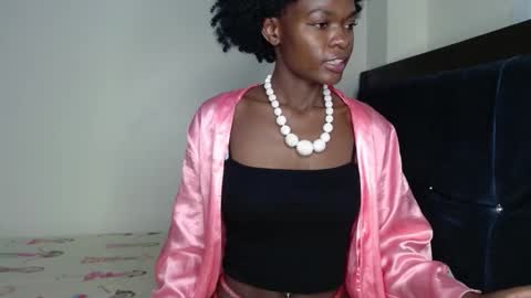 Snapshot of africas_booty842808 chatting on September 20, 2025, 12:11 am Mia online show from September 20, 2025, 12:11 am