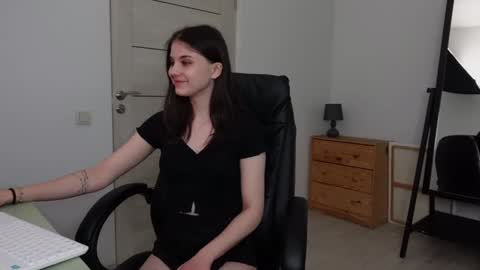 Snapshot of agelina_summer chatting on January 5, 2025, 2:38 am Agelina Lilly Laura online show from January 5, 2025, 2:38 am