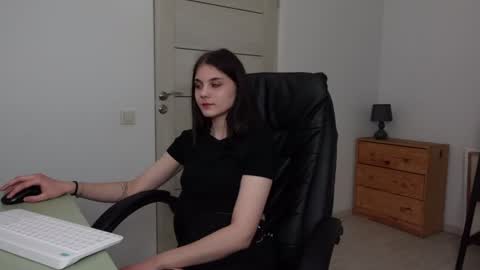Snapshot of agelina_summer chatting on January 6, 2025, 12:16 am Agelina Lilly Laura online show from January 6, 2025, 12:16 am