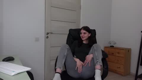 Snapshot of agelina_summer chatting on January 19, 2025, 9:02 pm Agelina Lilly Laura online show from January 19, 2025, 9:02 pm
