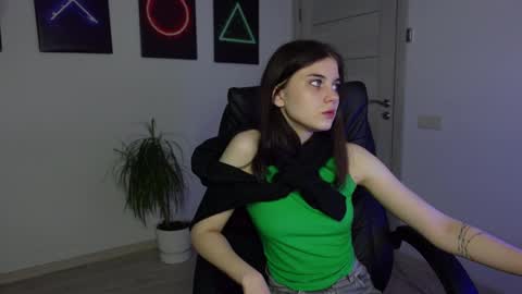 Snapshot of agelina_summer chatting on January 21, 2025, 1:43 pm Agelina Lilly Laura online show from January 21, 2025, 1:43 pm