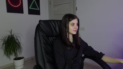 Snapshot of agelina_summer chatting on January 22, 2025, 1:42 pm Agelina Lilly Laura online show from January 22, 2025, 1:42 pm