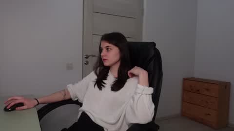 Snapshot of agelina_summer chatting on January 25, 2025, 6:01 am Agelina Lilly Laura online show from January 25, 2025, 6:01 am