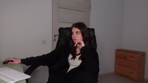 Snapshot of agelina_summer chatting on January 25, 2025, 9:04 am Agelina Lilly Laura online show from January 25, 2025, 9:04 am