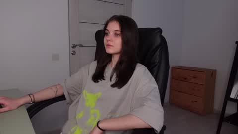 Snapshot of agelina_summer chatting on January 26, 2025, 8:14 am Agelina Lilly Laura online show from January 26, 2025, 8:14 am