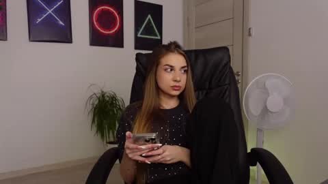 Snapshot of agelina_summer chatting on February 15, 2025, 9:49 am Agelina Lilly Laura online show from February 15, 2025, 9:49 am