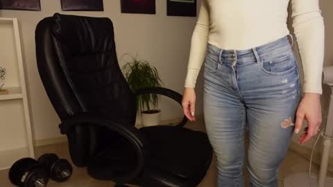 Snapshot of agelina_summer chatting on February 15, 2025, 10:10 pm Agelina Lilly Laura online show from February 15, 2025, 10:10 pm