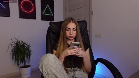 Snapshot of agelina_summer chatting on February 16, 2025, 7:26 am Agelina Lilly Laura online show from February 16, 2025, 7:26 am