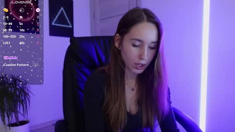 Snapshot of agelina_summer chatting on February 18, 2025, 10:36 pm Agelina Lilly Laura online show from February 18, 2025, 10:36 pm