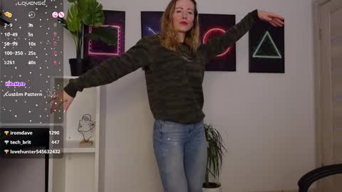 Snapshot of agelina_summer chatting on February 19, 2025, 10:56 am Agelina Lilly Laura online show from February 19, 2025, 10:56 am
