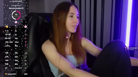 Snapshot of agelina_summer chatting on February 20, 2025, 1:03 am Agelina Lilly Laura online show from February 20, 2025, 1:03 am