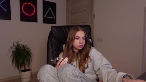 Snapshot of agelina_summer chatting on February 20, 2025, 3:41 pm Agelina Lilly Laura online show from February 20, 2025, 3:41 pm