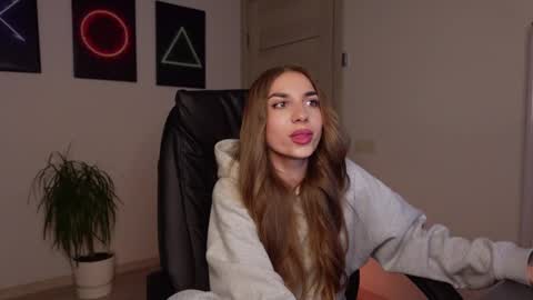 Snapshot of agelina_summer chatting on February 20, 2025, 6:46 pm Agelina Lilly Laura online show from February 20, 2025, 6:46 pm