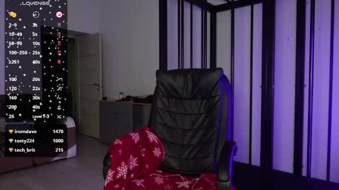 Snapshot of agelina_summer chatting on February 25, 2025, 12:14 am Agelina Lilly Laura online show from February 25, 2025, 12:14 am