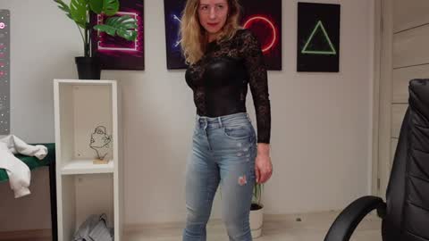 Snapshot of agelina_summer chatting on February 26, 2025, 7:20 am Agelina Lilly Laura online show from February 26, 2025, 7:20 am